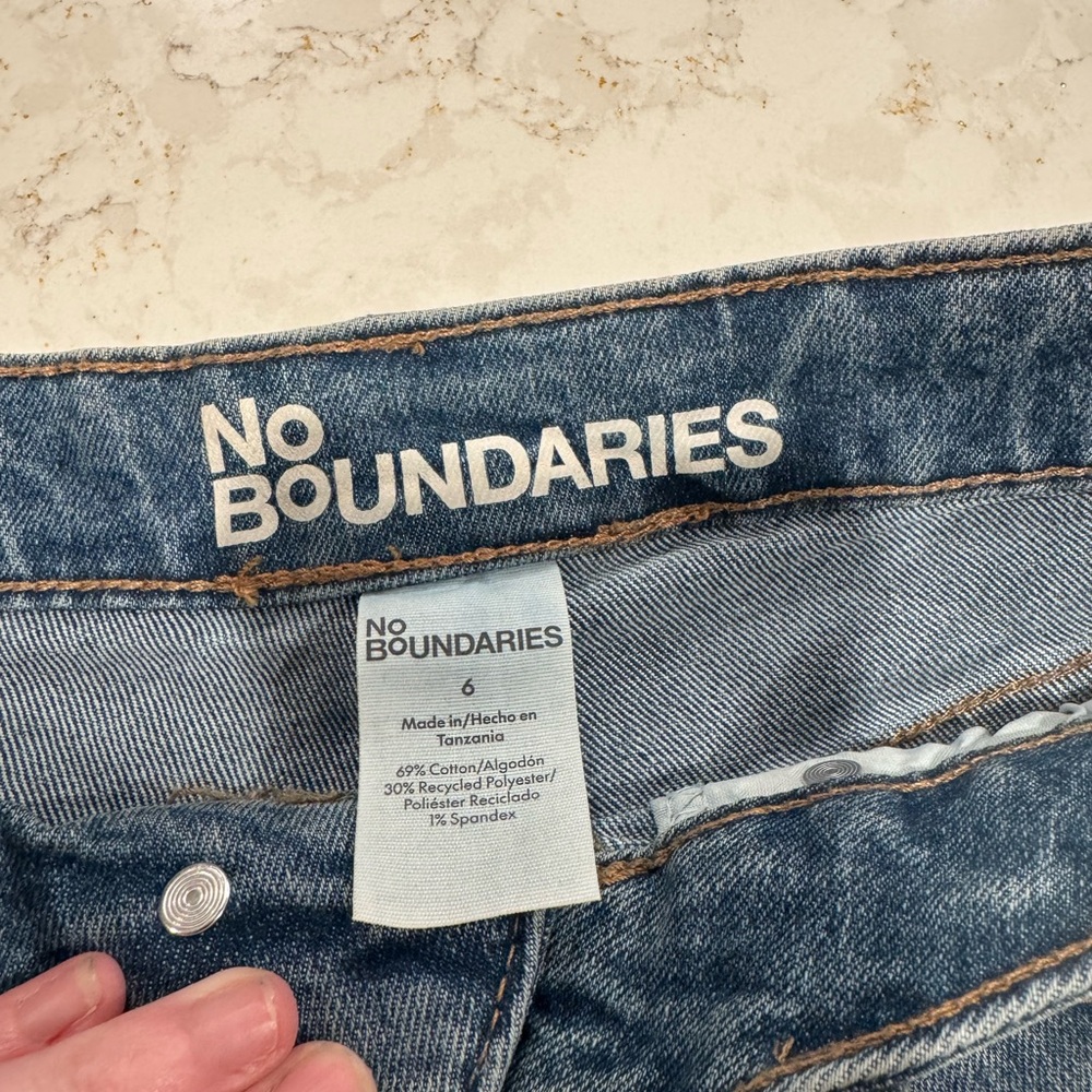 No Boundaries High Waist‎ Denim Cuffed Hem Shorts - Classic Blue NWT NEW - Picture 2 of 7